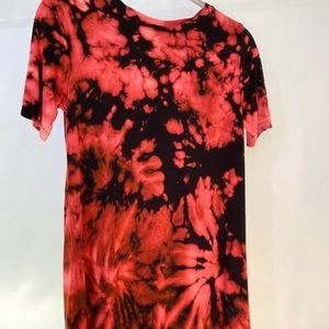 Customized women’s bleach dyed T shirt dress.